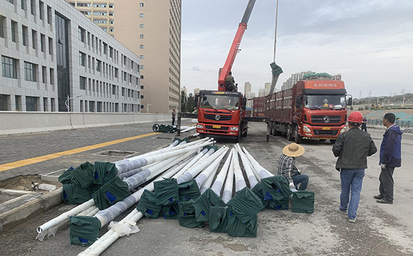 农村门源太阳能路灯安装全解析：庭院门源太阳能路灯施工指南